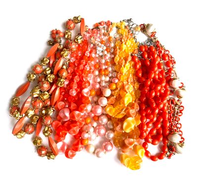VINTAGE VINTAGE
Ensemble comprenant 7 colliers de perles multicolores, tons orange,...