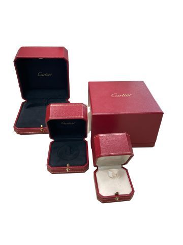 Cartier CARTIER

-Boite pour bracelet love 

-Boite pour bague

-Boite pour bagu...