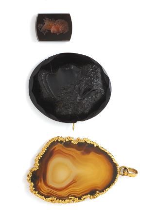 Gilt metal lot composed of a cameo brooch...