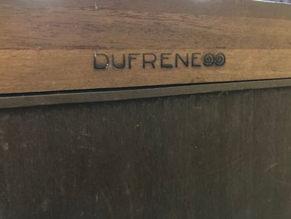null Maurice DUFRENE (1876-1955)

Vitrine à pans coupés en bois noirci, placage d'ébène...