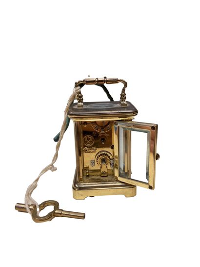 null THE SWORD

Officer's clock in gilded brass

Cabinet: rectangular with 5 glass...