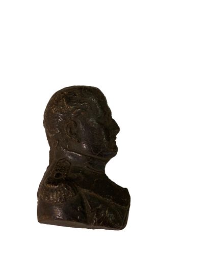 null Ecole Française. XIXème siècle

Profil de Napoléon Ier en bois sculpté rechampi

7,5x5...