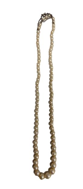 null Collier en perles de culture, fermoire en argent 
Dim: 46 cm