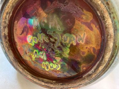 null Clément MASSIER (1844-1917)
Vase pansu en céramique lustrée à décor irisée de...
