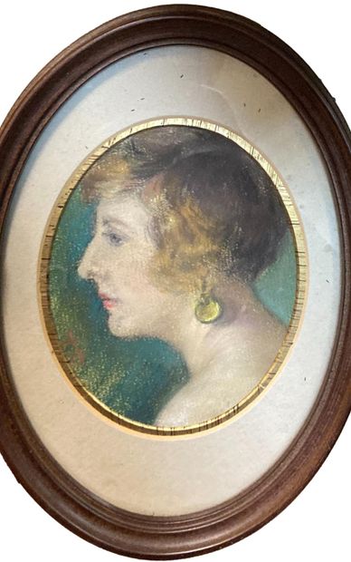 null Jacques DEBUT (XIX-XX)
Femme à la boucle
Pastel. Monogrammé en bas à gauche
11x8,5...