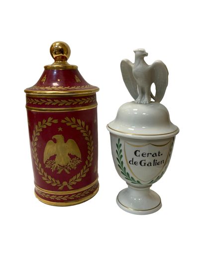 null Le Tallec - Paris
Pot couvert en porcelaine émaillée à décor d'aigle et d'abeilles...