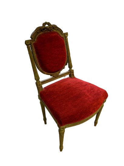 null Fauteuil et chaise en bois sculpté, mouluré et rechampi vert gris à décors de...