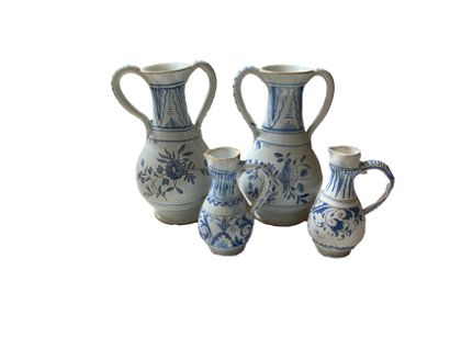 null Paire de vases de forme balustre à deux anses en céramique émaillé à décors...