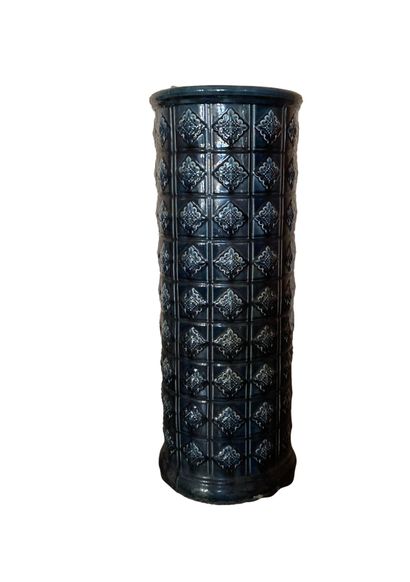 null De Bruyn (Fives Lille)
Grand pot cylindre en faïence émaillée en bleu à décors...