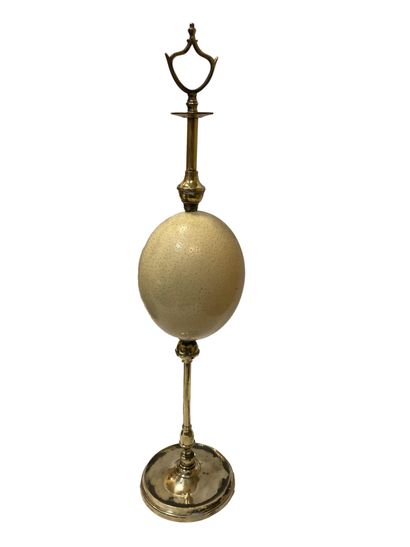 null Pied de lampe en laiton à décors d'un œuf d'autruche
H. 59 cm