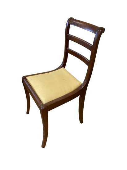 null Dix sept chaises dépareillés en bois à dossier barette