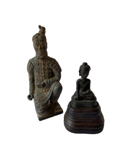 null Buddha en position du lotus
Sculpture en bronze
Chine
H. 13 cm
Sur un socle...
