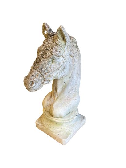 null Sculpture de jardin en pierre reconstitué figurant un cheval
H. 52 cm