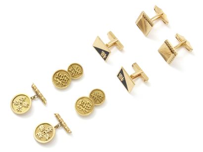 null Lot in 750 thousandths gold, consisting of 3 pairs of cufflinks, the round or...