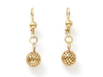 null Pair of earrings in 750 thousandths gold, holding an openwork sphere with crosses.
Weight:...