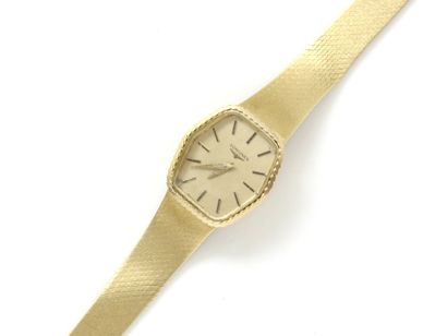 null LONGINES
Ladies' wristwatch in 750 thousandths gold, hexagonal shape, gilt dial...