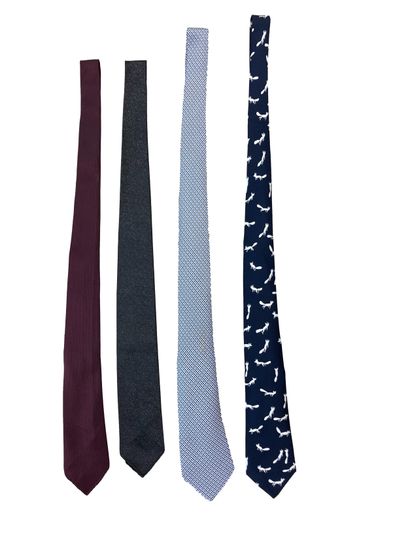 null HERMES
Set of four silk ties
