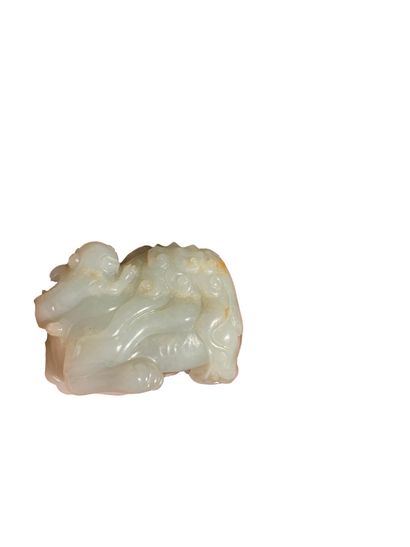 null China. Early 20th century
Buddhist lion
Jade carving
8x6 cm
Appraised by Ansas...