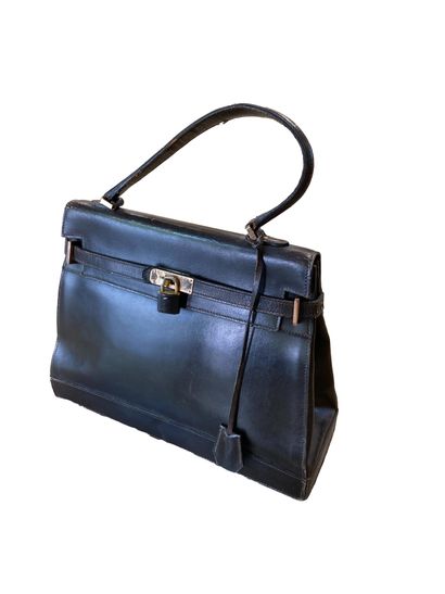 null SCHILZ
Brown leather "Kelly" spirit bag, gilded metal clasp fasteners, handle,...