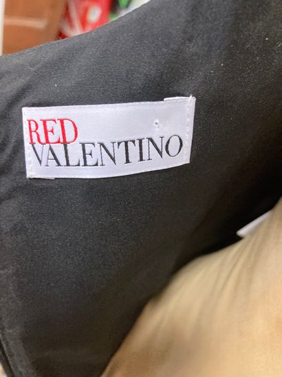 null RED VALENTINO
Robe en polyester zebré à manche courte bas plissé, fermeture...