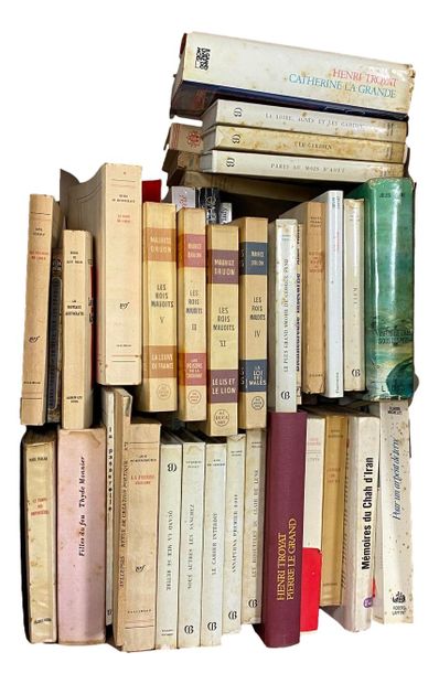 null Set of modern paperback books including: Michel HEBERT, Tarascon au XIVe siècle...