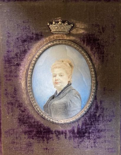 null French school. Late 19th-early 20th century
Woman of honor
Miniature in gouache....