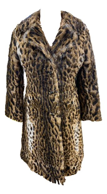 null Fox coat with wide collar
Yves Gil in Perpignan
T. 40 approx.
Long coat in synthetic...