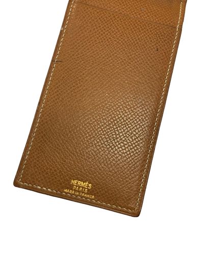 null HERMES
Grained leather notebook case
L. 6,8 cm