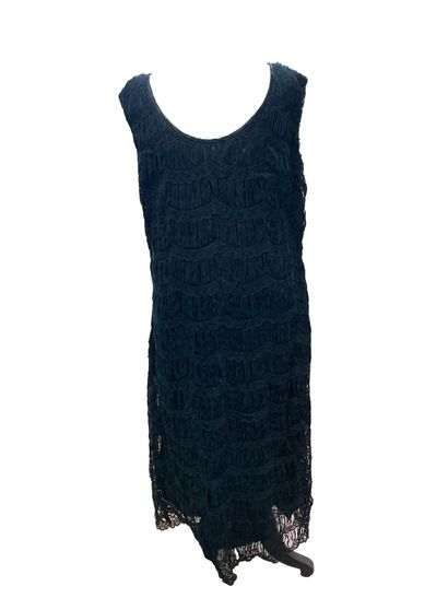 null Nina RICCI
Strapless dress with black velvet flounce, button closure
S. approx....