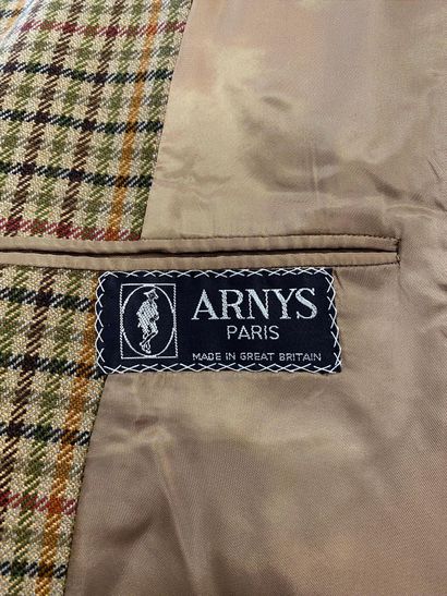 null ARNYS
Men's long coat in wool with small checks in brown camaieu
two patch pockets
T....