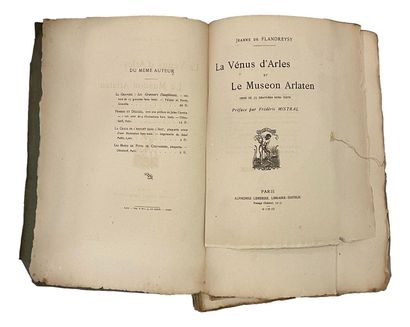 null FLANDRESY ( Jeanne de). The Venus of Arles and the Museon Arlaten. 35 hors-texte...