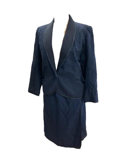 null Yves Saint Laurent Rive Gauche
Navy blue and black wool suit with button-fastening...