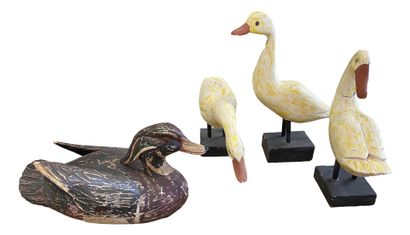 null Polychrome wooden set featuring a duck and three geese
H. 48, 42, 25 and 26...