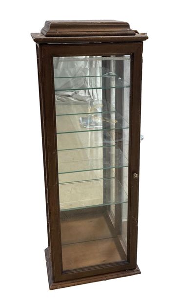 null Wood and glass wall-mounted display case 
(Accident to a side pane)
H. 90 L....