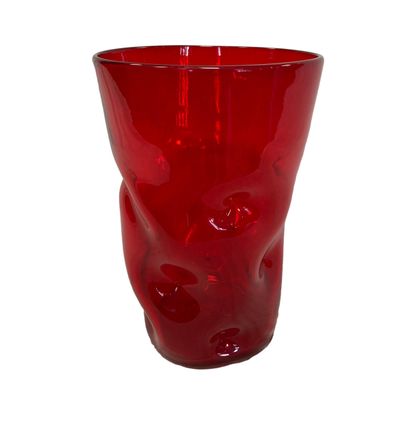 null Vase en verre soufflé rouge
Italie
H. 28,5 cm