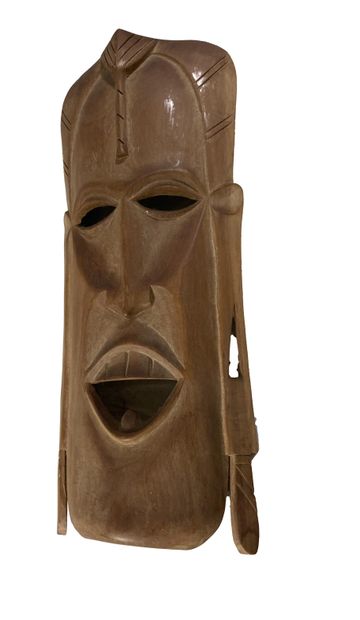 Masque en bois patoné
L. 55 cm