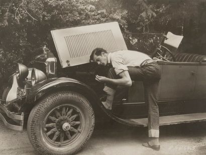 Ecole américaine vers 1930 
American school around 1930




Gary Cooper leaning on...