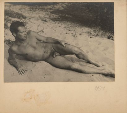 Raoul HAUSSMANN (1886-1971) Raoul HAUSSMANN (1886-1971)

Self-portraits in 1928,...