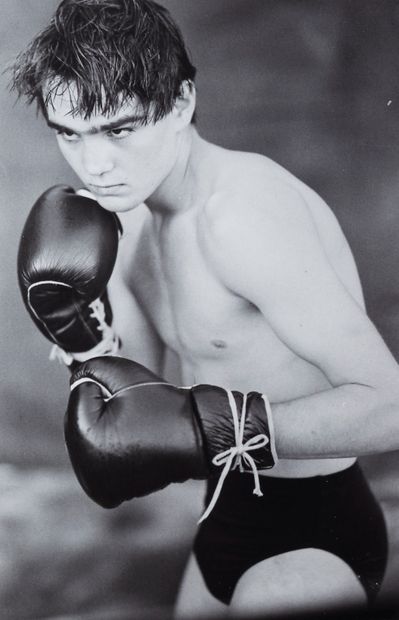 Bruce WEBER (1946-) Bruce WEBER (1946-)



Study of a boxer, c.1980



Digital print...