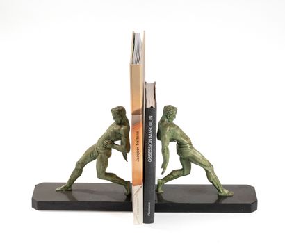 Ecole XXe 
School XXth






Pair of bookends in patinated regula representing two...