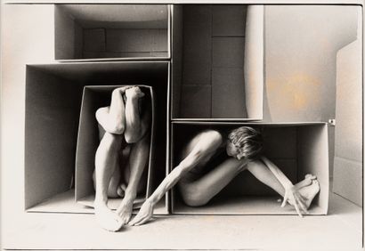 null Will	McBRIDE	(1931-2015)	
Will and Dany in boxes, Munich, 1970	
Tirage argentique...