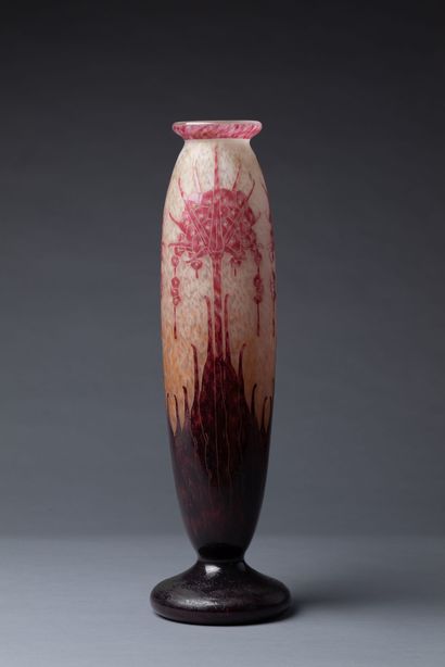  Charles SCHNEIDER dit CHARDER (1881-1953) pour LE VERRE FRANCAIS. 
Vase en verre... Gazette Drouot