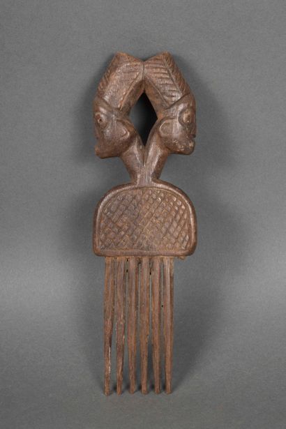 Comb decorated with two Janus heads, Yoruba,...