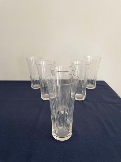 null Suite of six orangeade glasses in cut and engraved crystal

(Small chips)