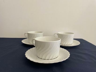 null HAVILAND, Limoges : 

Suite of three tea cups and their saucers in white porcelain...