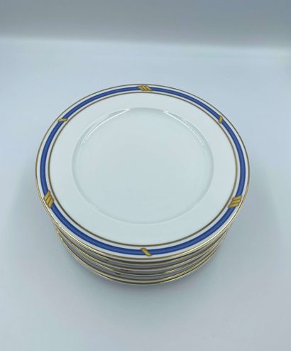 null Lot including: 

- 10 plates in porcelain Ligne Hotesse (small lacks in the...