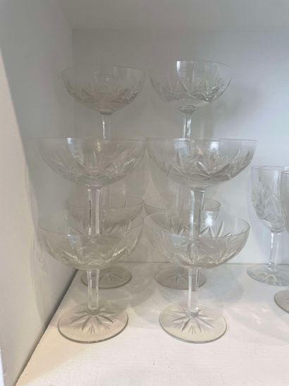 null Part of service in cut crystal including : 

- 10 champagne glasses, 

- 12...