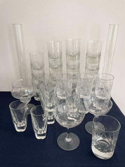 null Lot of mismatched glassware including: 

- eight cooked wine glasses, 

- two...