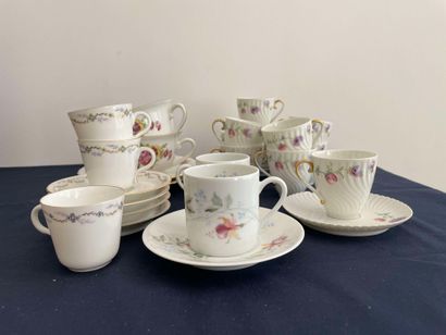 null Small set of porcelain cups and saucers of different models: 

- eight cups...
