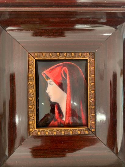 null Georges Papault (20th century), Limoges: 

Portrait of the Virgin in profile

Enamel...